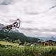Super schnell fahren, dann noch in den Wallride gappen und ein fetter Whip auf dem Zielsprung