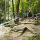 Steve Smith und das Devinci Team schauen sich die Linien an. Der Kanadier ist einer der ganz großen Favouriten auf den Sieg in Mont Sainte Anne. Heimvorteil!