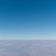 Wolkenmeer mit Flieger