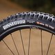 Bei den Pneus kommt das Gummi von Maxxis zum Einsatz – vorne und hinten soll der Dissector für Grip sorgen.