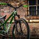 Das NS Bikes Movement 1 kommt in einer auffälligen schwarzgrünen Lackierung und wechselt für einen Preis von 1.299 € den Besitzer.