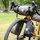 Mit verschiedenen Distanzstücken ist die Tasche für viele Fahrradtypen sowie für Carbonlenker geeignet.