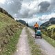 Lange Schottersteigungen erfordern einigen Nachdruck auf den Pedalen und werden in der Regel durch mangelnde Traktion am Hinterrad beendet