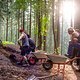 Im Gegensatz zu den anderen Stopps des iXS Downhill Cups haben es sich die lokalen Streckenbauer in Ilmenau zum Ziel gesetzt, jedes Jahr eine zu großen Teilen überarbeitete Strecke auf die Beine zu stellen …