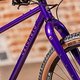 Das Abenteuer-MTB verfügt über eine Carbon-Starrgabel und allerlei Anbaumöglichkeiten.