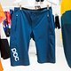 während man für die Enduro light Shorts 100 € berappen muss.