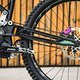 Reece Wilson setzt auf das bekannte Rad mit extrem filligraner Eingelenker-Schwinge.