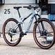 Das Wild Edge Trail ist mit einem Shimano XT-Antrieb sowie Rock Shox-Federelementen ausgestattet