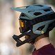... mit montiertem Kinnbügel eignet sich der Vario-Helm auch für harte Bikepark-Strecken