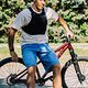 Dharco empfiehlt: Beim World Cup unter, ansonsten über das Trikot.
