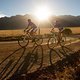 Auch am vierten Tag ging es häufig über Schotterstraßen. Foto: Greg Beadle/Cape Epic/SPORTZPICS