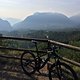 Auf der Dolomiti di Brenta Bike-Route, Blick Richtung Sporminore, AlpenX auf der Marvin-Route