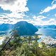 Åndalsnes, die größte Stadt der Gegend wird vom Fjord und Flüssen eingekesselt.