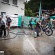 Schweizer Service #1: Wer träumt nicht davon, das Bike nach einer langen Etappe nicht selbst putzen zu müssen? Hier wird der Traum zur Realität