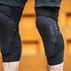 Wer gern Level 2-Schutz, einen sicheren Sitz und trotzdem bequeme Schoner haben möchte, der sollte sich die Ion Arcon LT genauer anschauen.