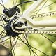 Die Kettenspannung des Singlespeed-Antriebs wird über sogenannte &quot;Set and forget&quot;-Dropouts eingestellt.