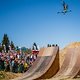 Antoine Bizet mit einem perfekt ausgeführten Tuck Nohand Backflip.