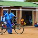Peter aus Malawi arbeitet im medizinischen Bereich – das Buffalo Bike unterstützt ihn dabei.