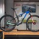 Am Stand von SRAM stach uns dieses besonders schnelle Rockrider Race mit seiner neuen roten SID-Federgabel ins Auge.