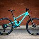 Santa Cruz Bronson 3 C R-Kit P in der Farbe &quot;Industry Blue and Gold&quot;