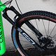 An der Front befindet sich eine RockShox Sid Ultimate SL Gabel mit 100 mm Federweg