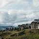 Der kleine Ort Loudenvielle ist überaus pittoresk, während die Ski-Bunker auf dem Berg mit dem Charme einer Bahnhofsunterführung aufwarten