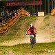 Noel Niederberger fliegt in das Ziel