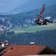 Brett Rheeder über den Dächern von Innsbruck