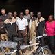 Lena mit den Mechanikern für World Bicycle Relief