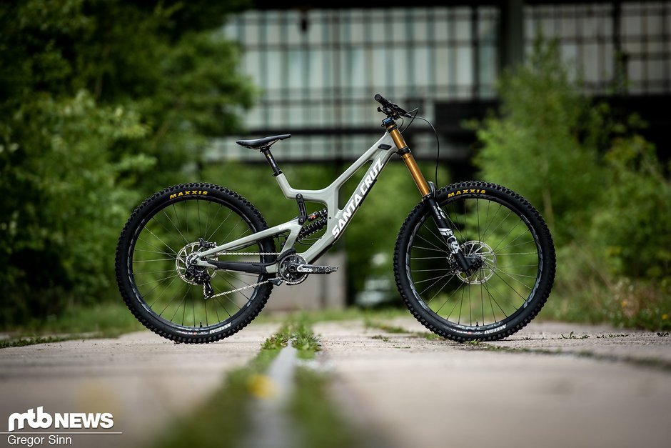 5 World Cup Downhill-Bikes im Vergleichstest: Kompromisslos in die Abfahrt!